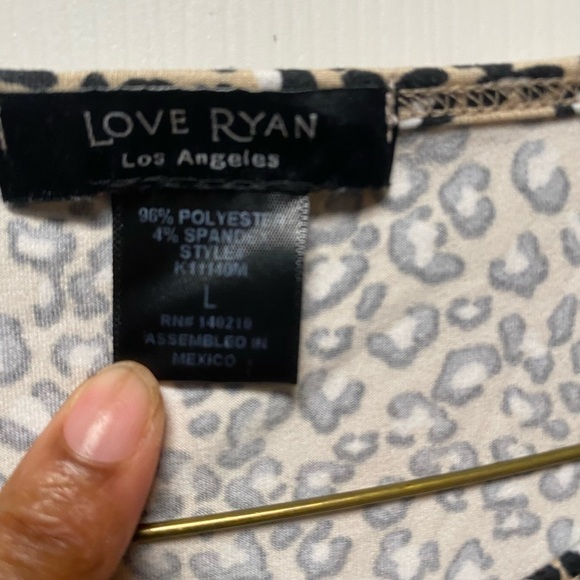 Love Ryan Los Angeles Animal Print 3/4 Gathered Sleeve Top size Large - Picture 3 of 7
